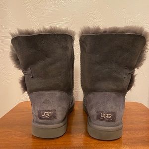 UGG Bailey Button Women’s Grey Boots Size 9